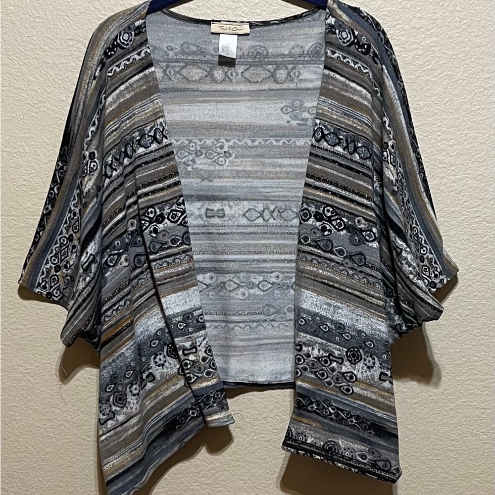 3/$15. Bundle sale!!Front of Closet, Beautiful multi color kimono cardigan.Sz 3X